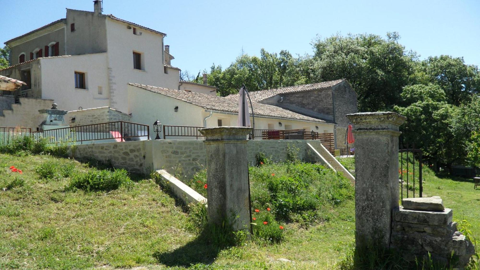 Les Anes De Forcalquier Hotel Bagian luar foto