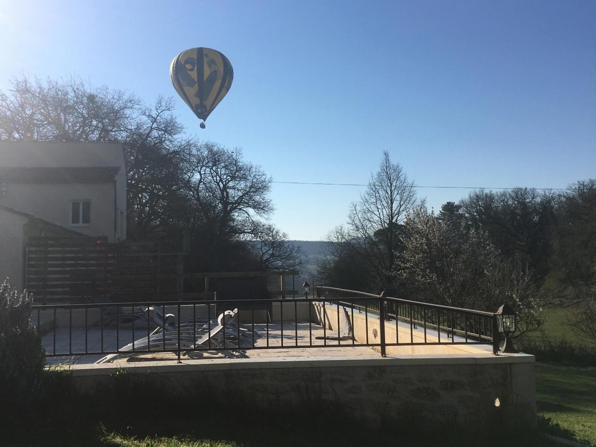 Les Anes De Forcalquier Hotel Bagian luar foto