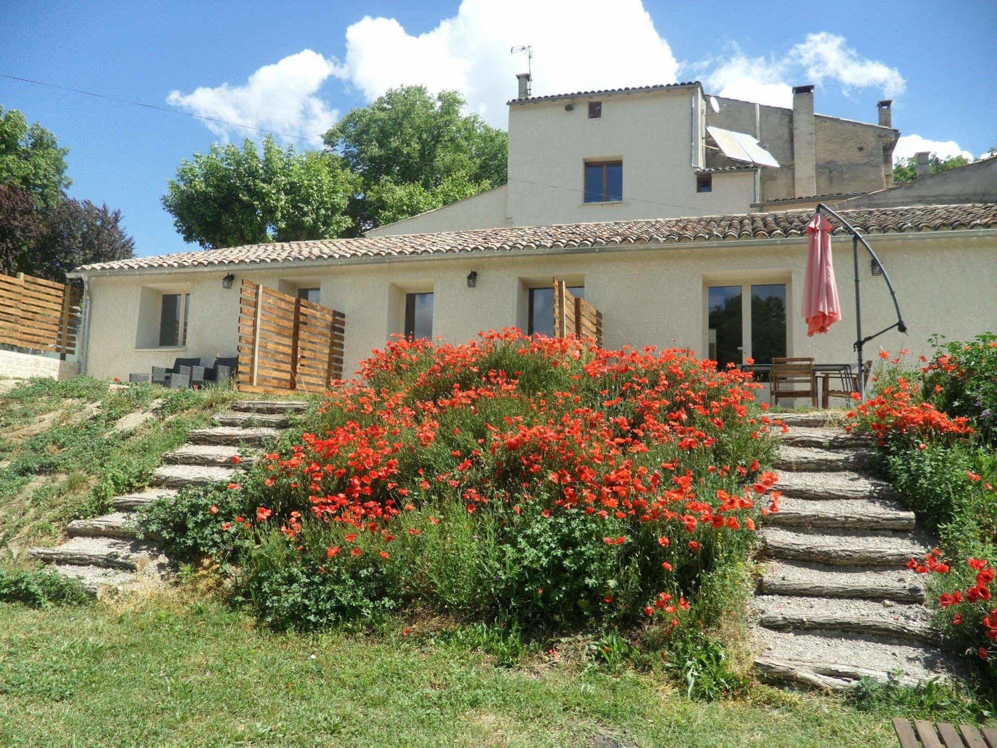 Les Anes De Forcalquier Hotel Bagian luar foto