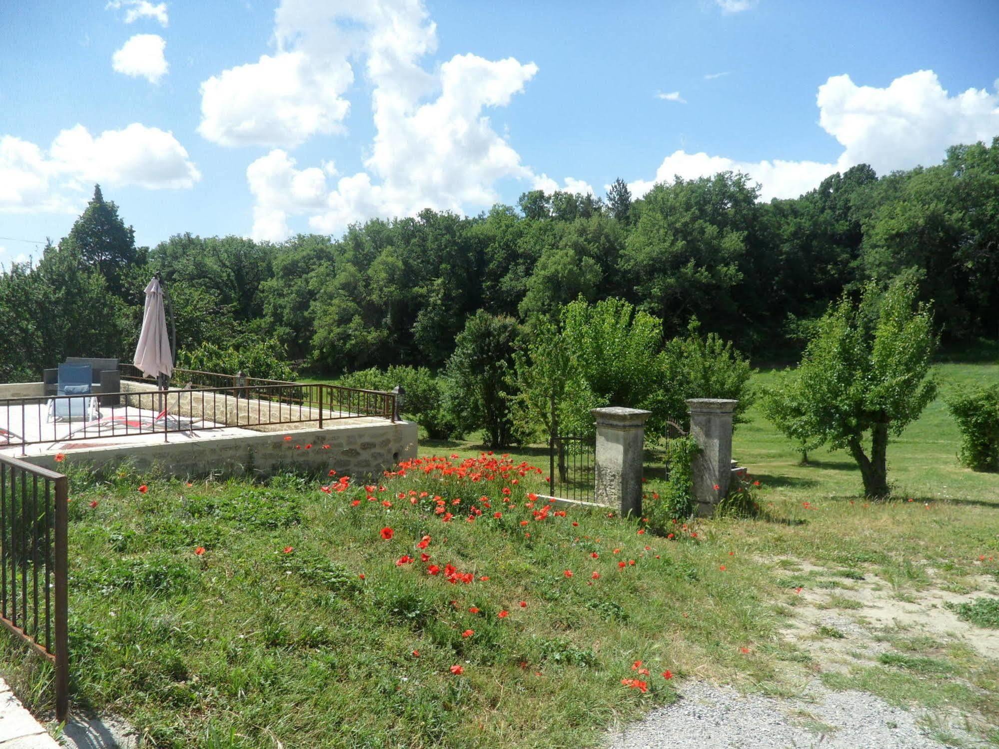 Les Anes De Forcalquier Hotel Bagian luar foto